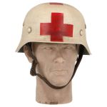 Casque allemand WWII type Stahlhelm M40 médical avec croix rouges
